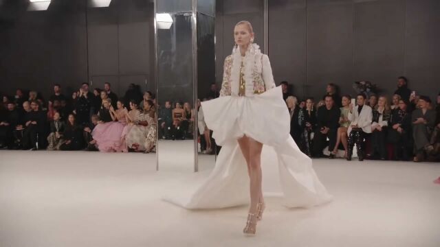 意大利女装品牌Giambattista Valli(詹巴迪斯塔ⷧ“楈驩똧𚧮Š女士时装秀场