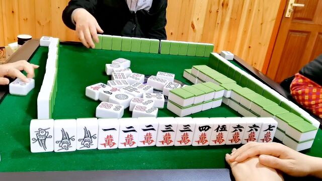 幺鸡麻将,三鸡到手,你们遭了.