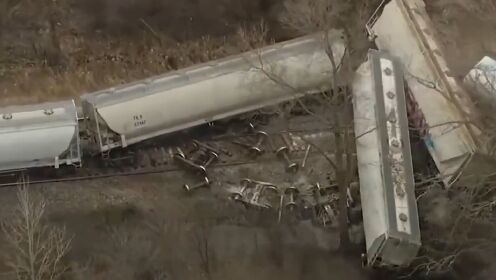 美密歇根州一火车大范围脱轨：车厢扭曲倾倒 载有危险材料