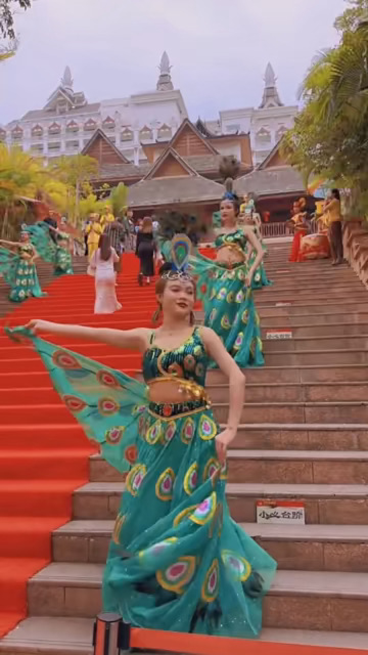漂亮的傣族姑娘 #傣族服装 #傣族舞蹈