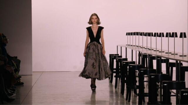 美国高级成衣品牌Badgley Mischka 2023年FW秀场