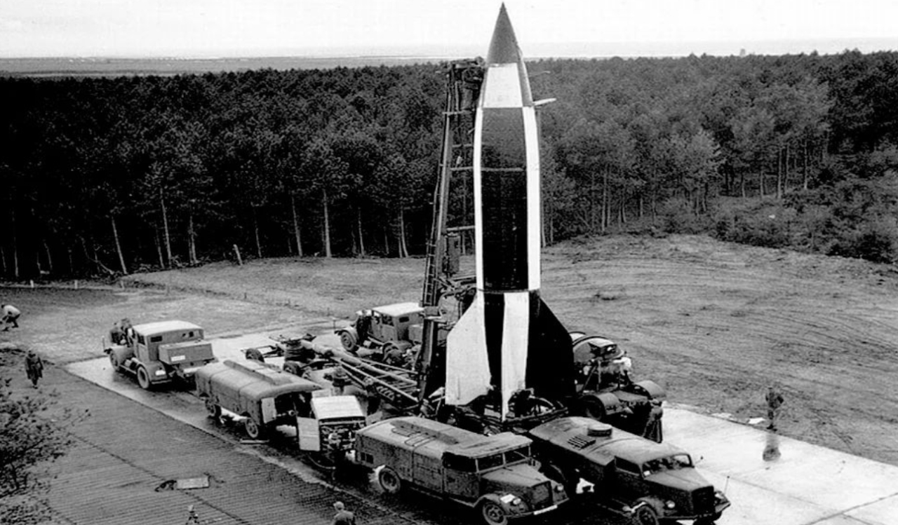 二战时期,德国纳粹发射一枚v-2弹道导弹,对英国进行轰炸