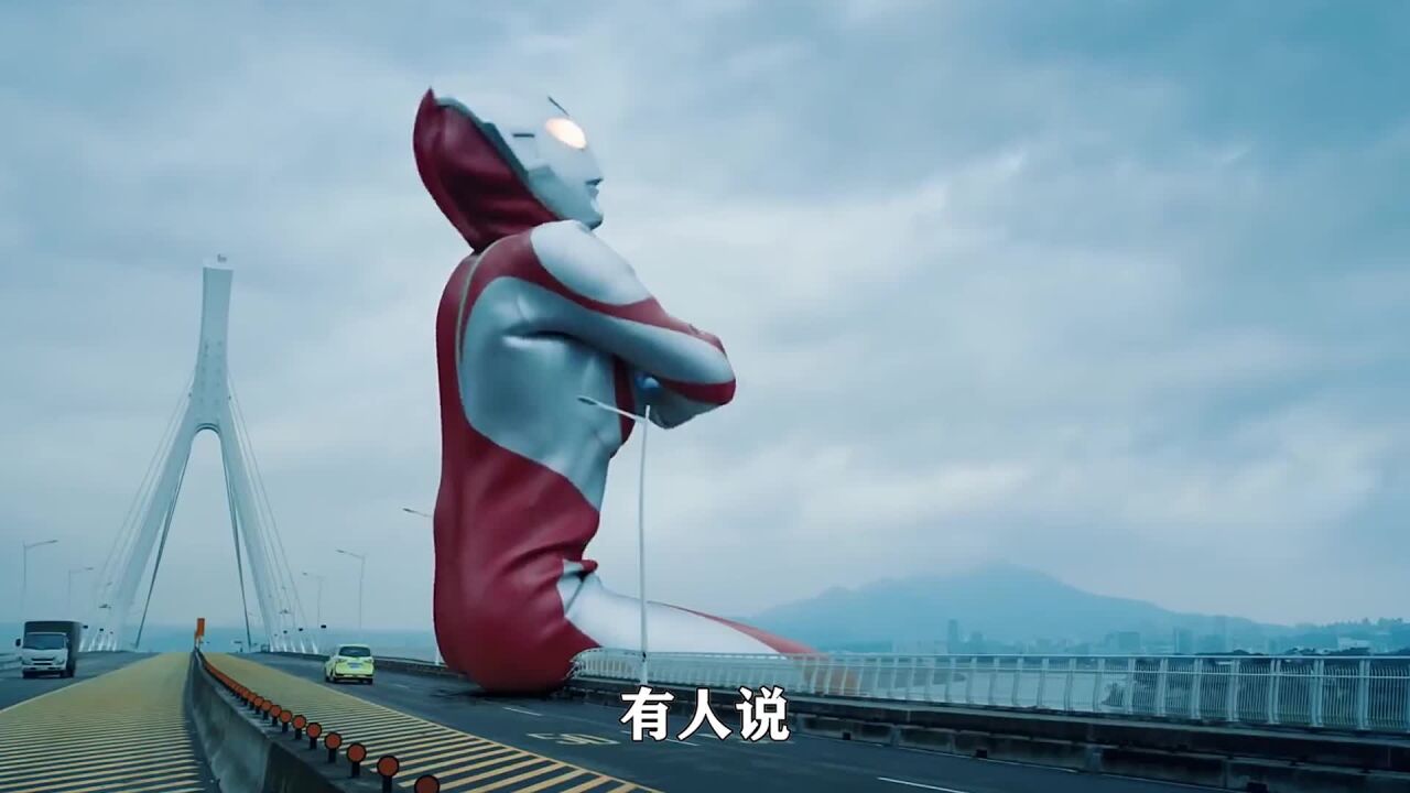奈欧斯帮助人类却惨遭驱逐,男孩抱住奥特曼的计时器痛哭