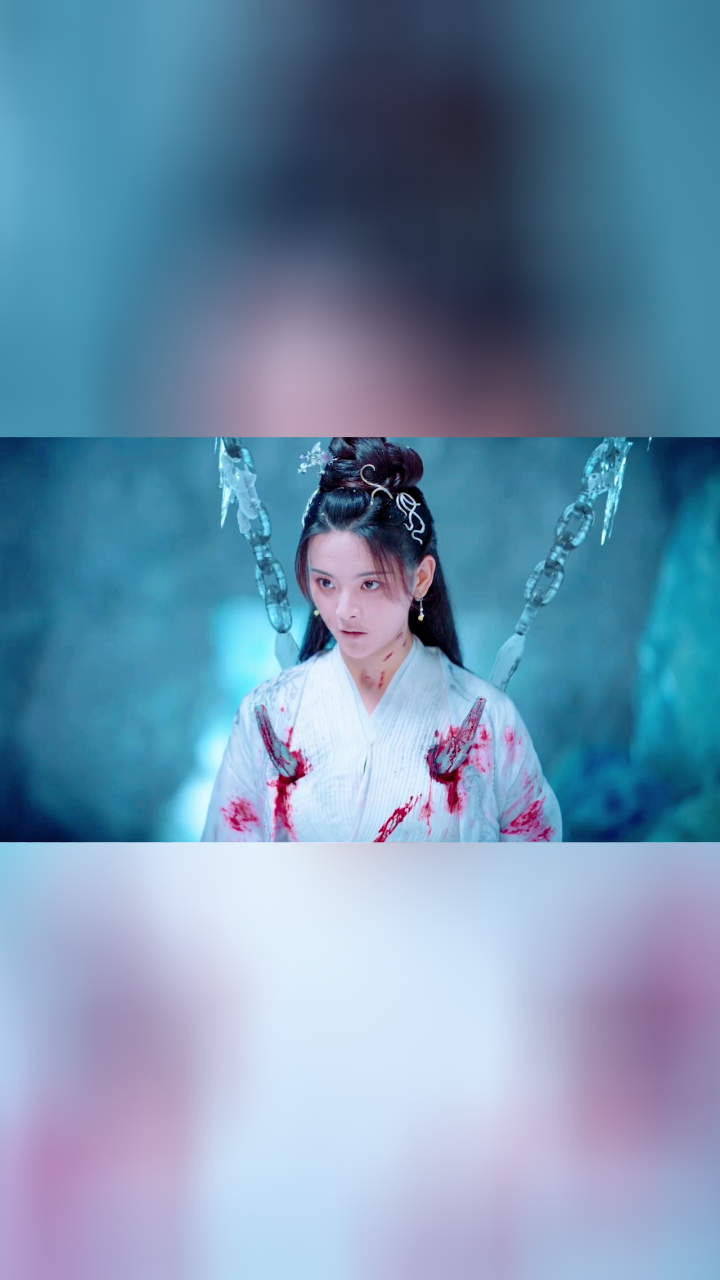 重紫被打入冰牢,身体被琵琶骨刺穿