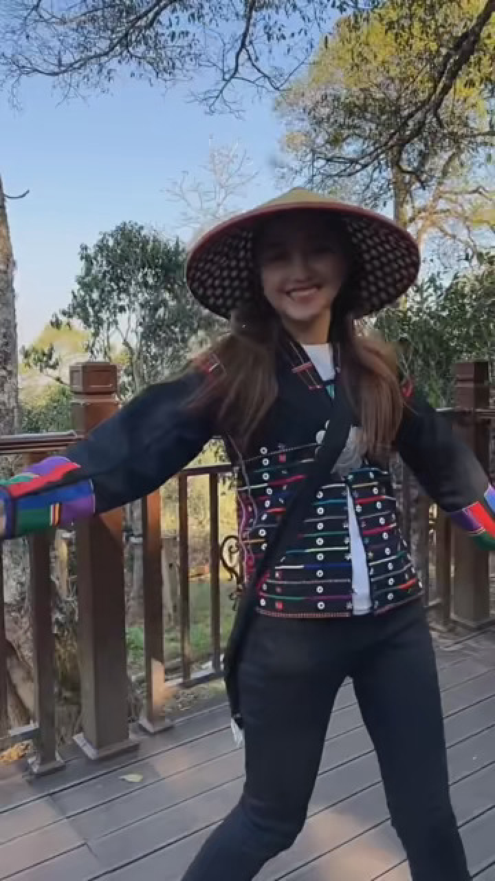 漂亮的哈尼族姑娘 #哈尼族服装 #哈尼族美女