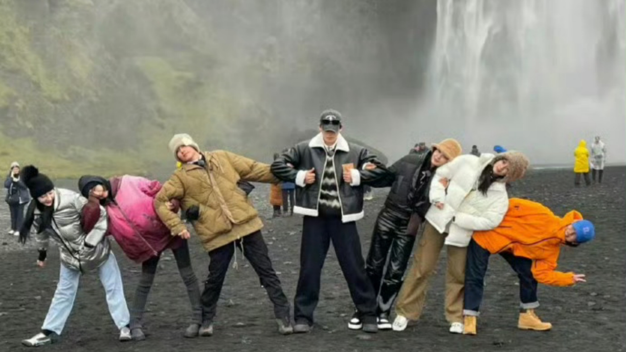 花少5全员现身冰岛黑沙滩,土味拍照姿势太搞笑,热巴被赞颜值高