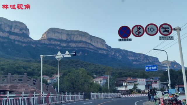 你透过车窗看风景,山川湖泊也在看你.十月的林州南太行