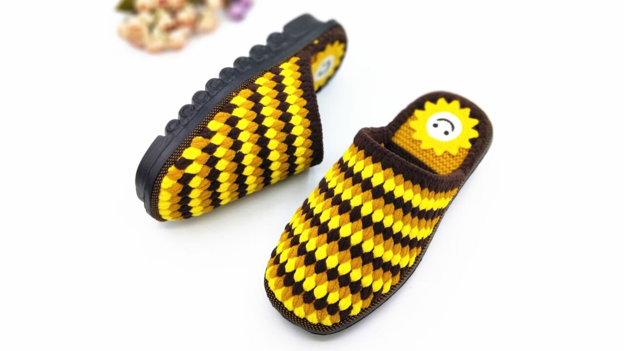 妈妈爱手工鞋三线三色方块(1/2),手工编织教学冰条毛线钩拖鞋棉鞋