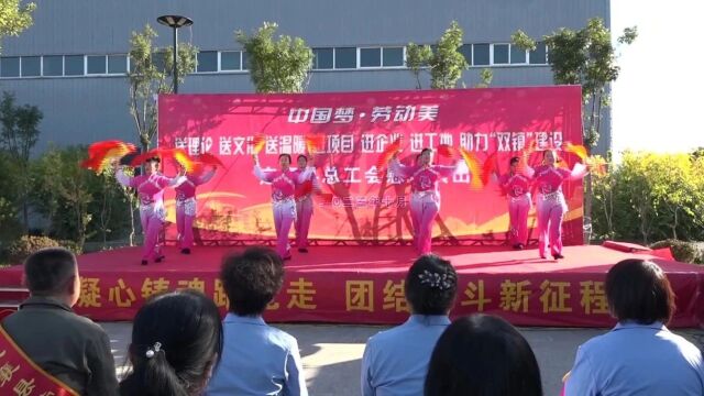 定襄县总工会“中国梦ⷥŠ𓥊觾Ž”“三送三进”慰问演出走进山西晟龙木雕