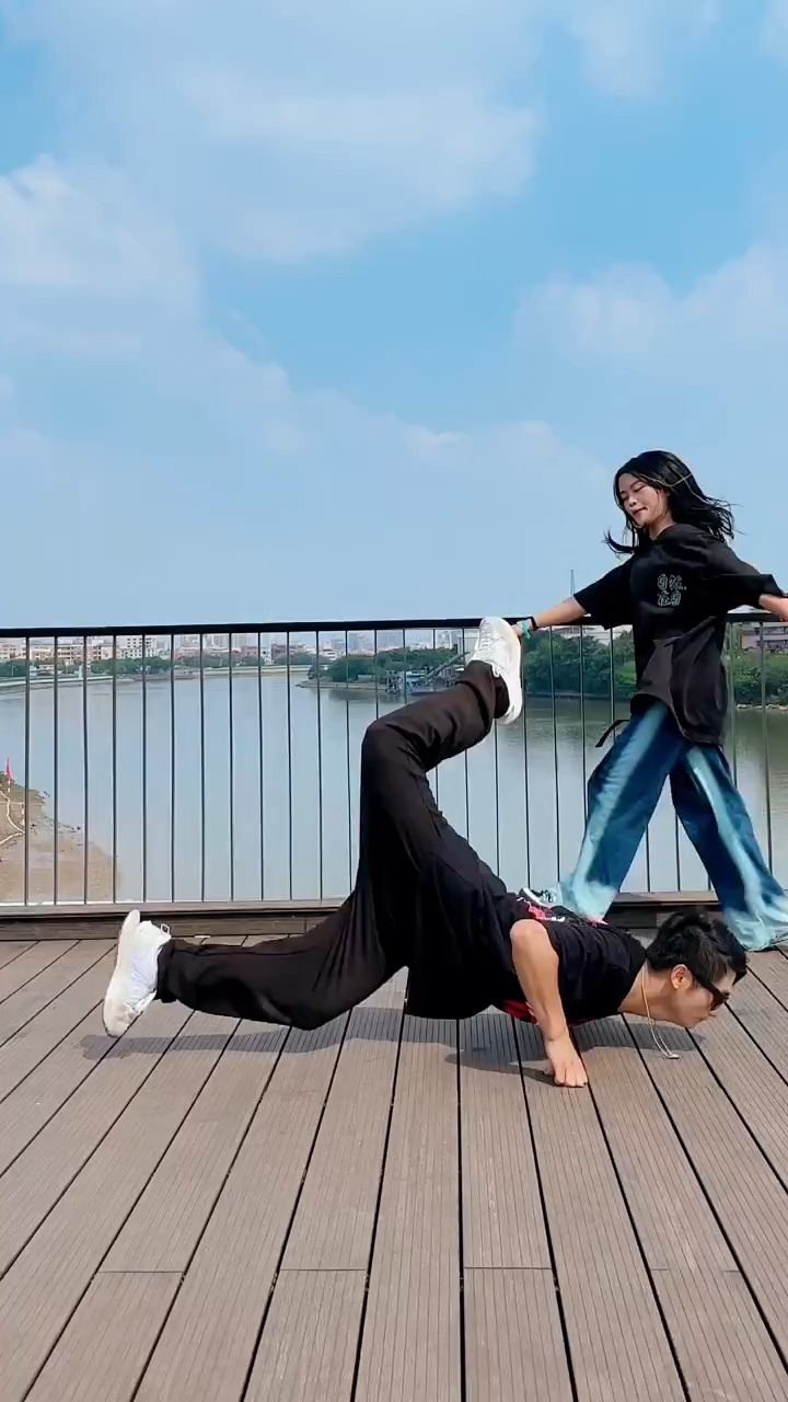 倒地起身动作,街舞(第3页)_大山谷图库