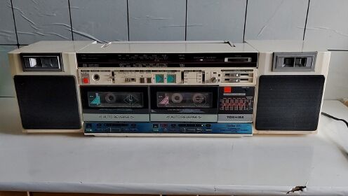 80年代东芝录音机保存的刚刚好！