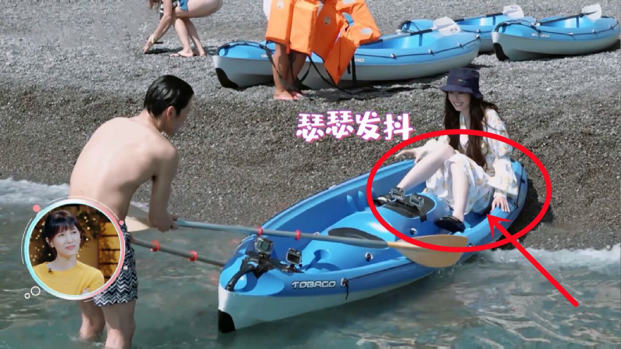 郭碧婷穿短裙坐皮划艇,有谁注意到她脚放的姿势?网友:看到了!