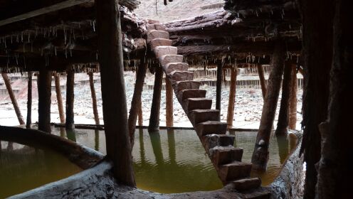 西藏芒康盐井，起于唐朝的古老原始手工晒盐生产方式