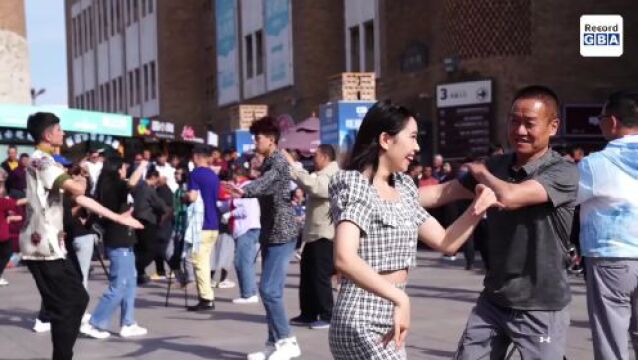 Vlog in Xinjiang|Let's experience the hustle and bustle of Xinjiang!