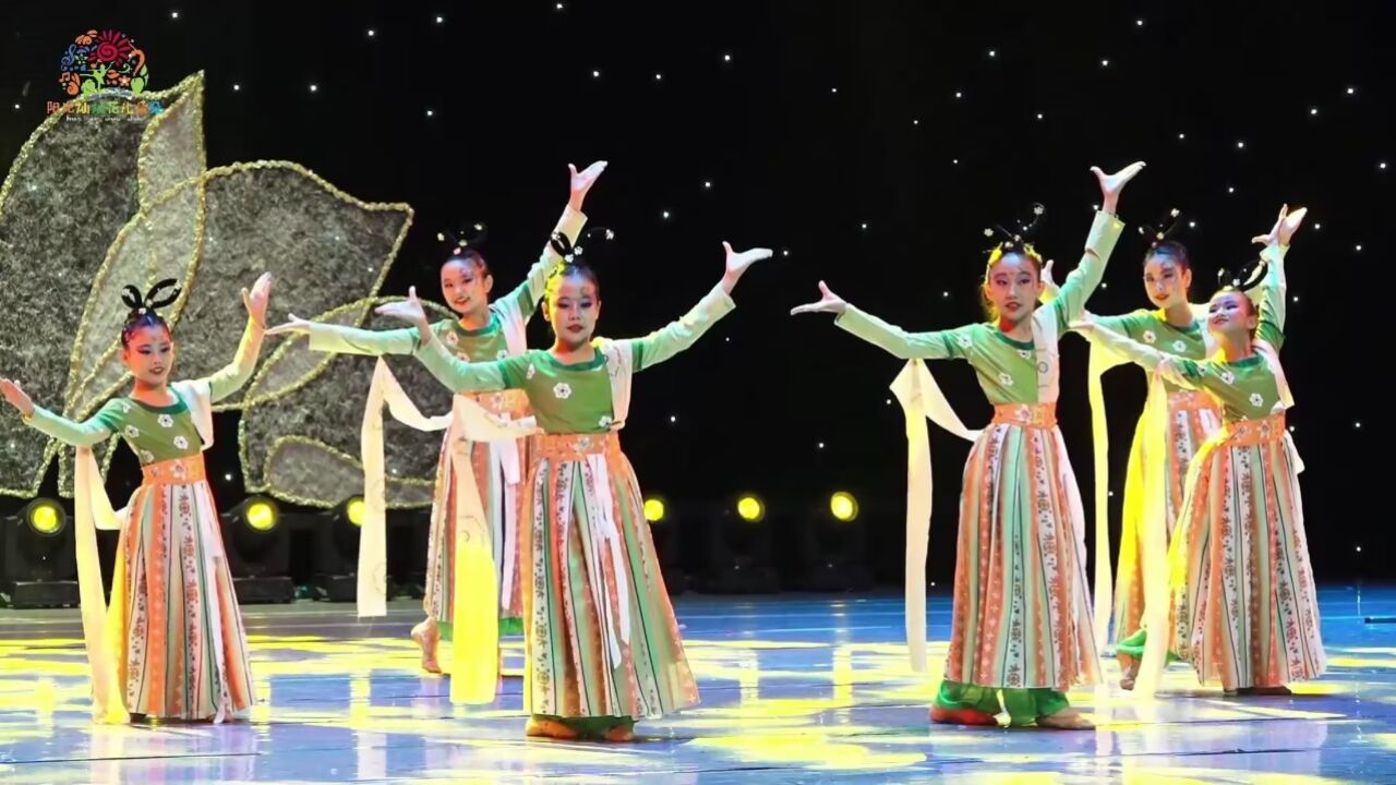 少儿群舞《幻世长安》是一支古典舞,展现长安城的繁荣盛景.