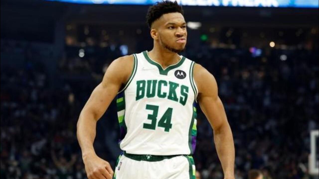 巅峰詹姆斯再现!字母哥碾压式突破 军训特纳 风骚运球,太tm强了