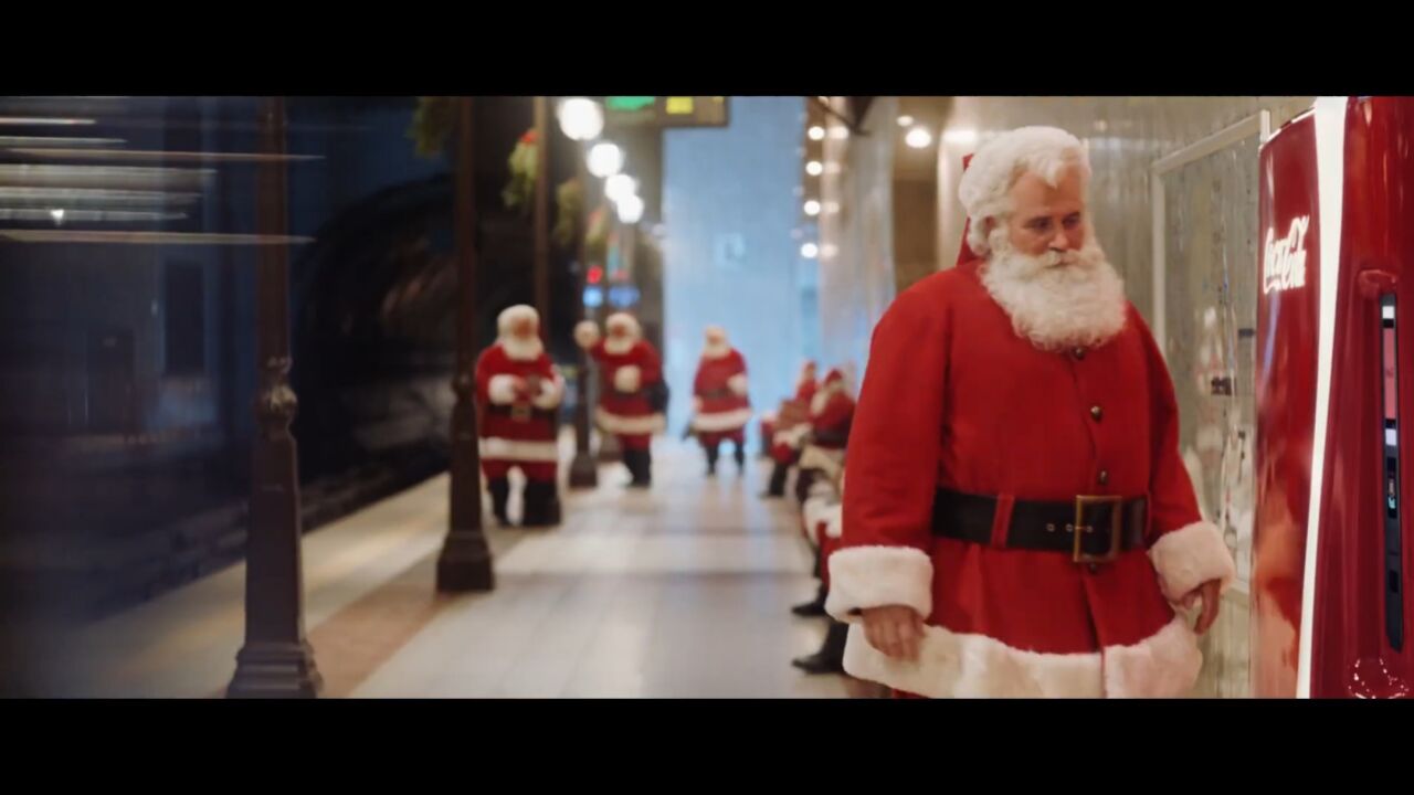 可口可乐2023圣诞广告《the world needs more santas(这世界需要更多