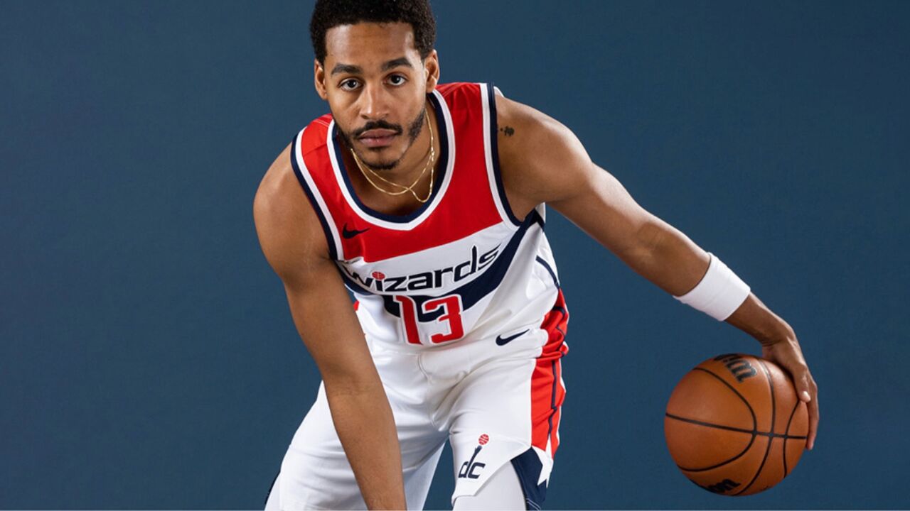 普尔正式亮相奇才蓄起络腮胡改变造型新赛季将穿13号球衣