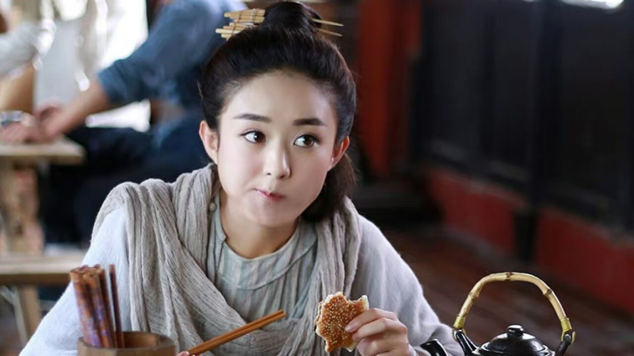 赵丽颖片场对戏每个细节都反复琢磨,不过她边吃边对戏也超可爱!