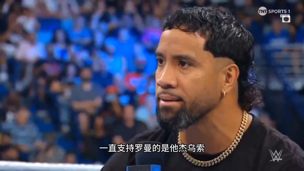 wwe 罗门伦斯教育杰乌索!疯狂飞冲肩!