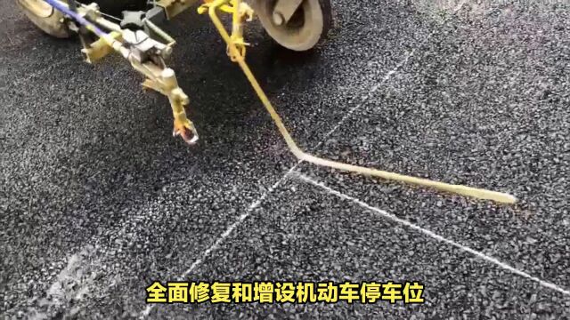 黑龙江讷河市科学施划车位线解决市民停车难