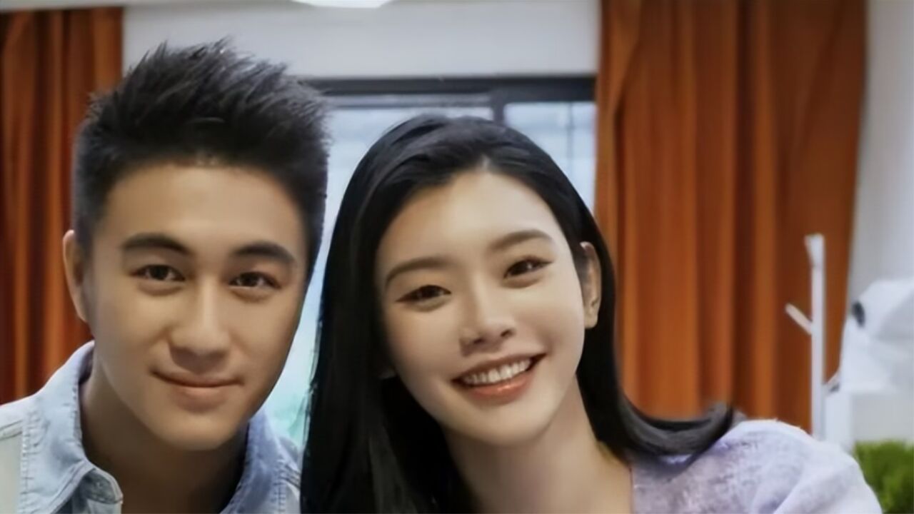 奚梦瑶和老公拍广告,何猷君脚踩箱子身高引争议,夫妻对视好甜蜜