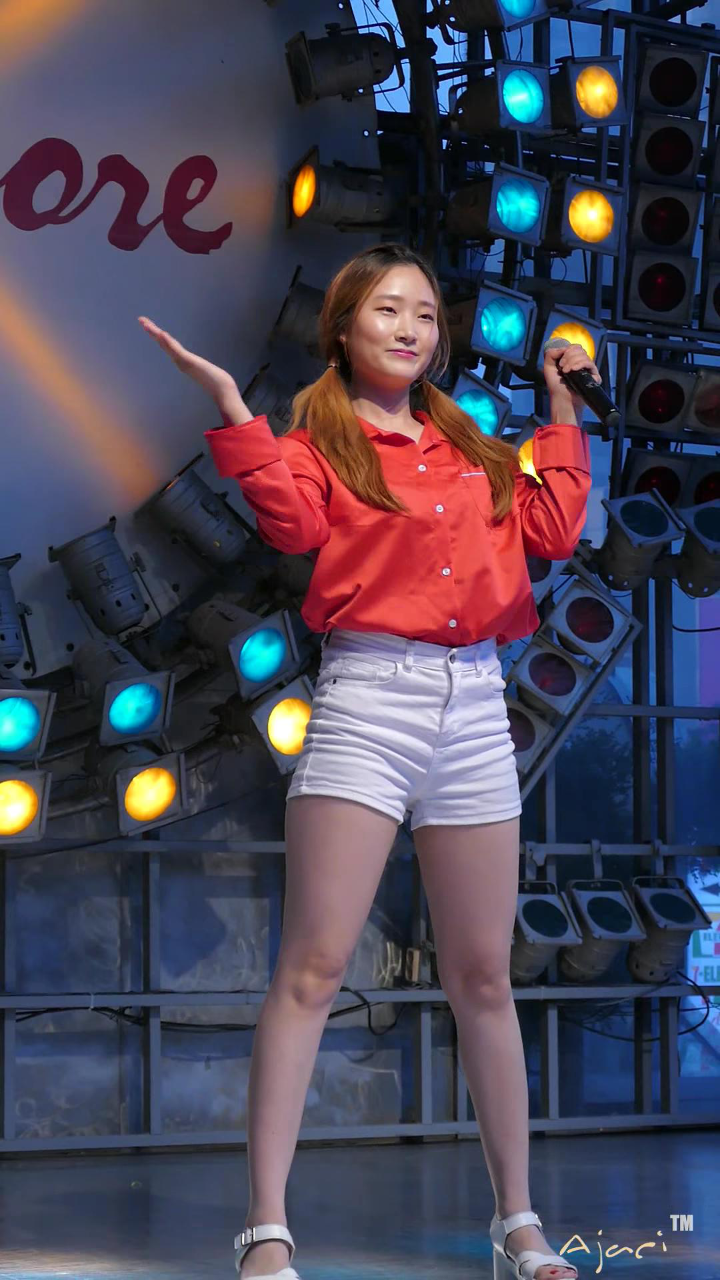 韩国美女 大长腿 身材性感 短裤 热舞 短视频 流行音乐 (1)