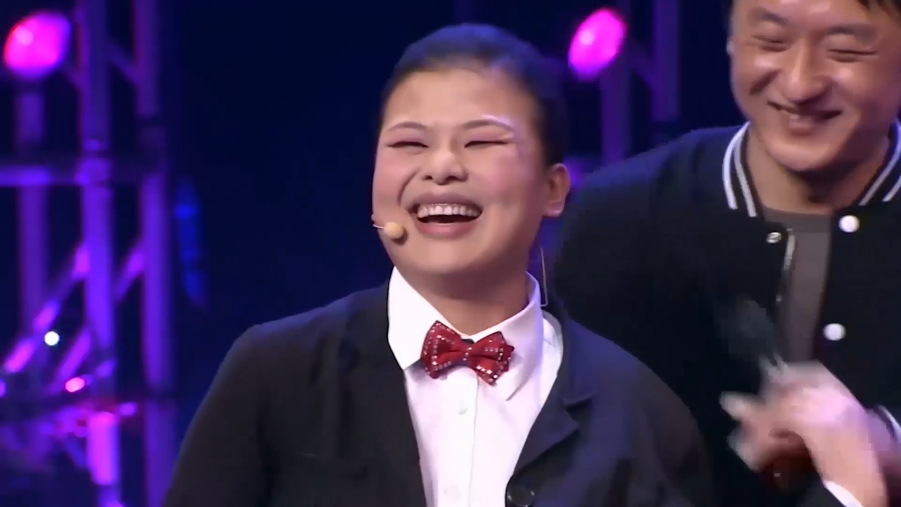 草根妈妈太会聊天了,一句"房号250",直接把金星笑岔气