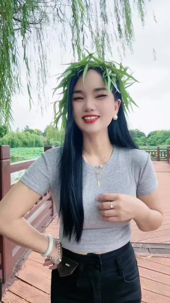 这个装扮可以哈#治愈系笑容 #梦之队 #梦想山妹