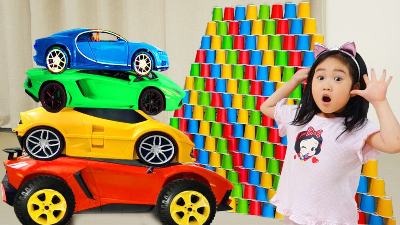 宝蓝和朋友们在家里一起玩游戏,给宝宝归位,玩得太开心了!