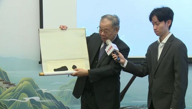 台湾中华书学会会长张炳煌揭晓年度汉字“融”