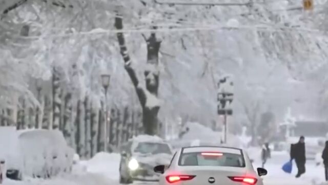 降雪天气持续影响德国多地,民众出行受阻