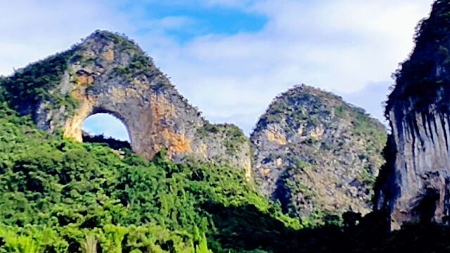 桂林一个充满传说的独特山峰!月亮山!