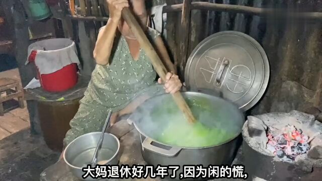 大妈卖“绿色的烧仙草”,每天干12小时,能赚1000元,买房全靠它