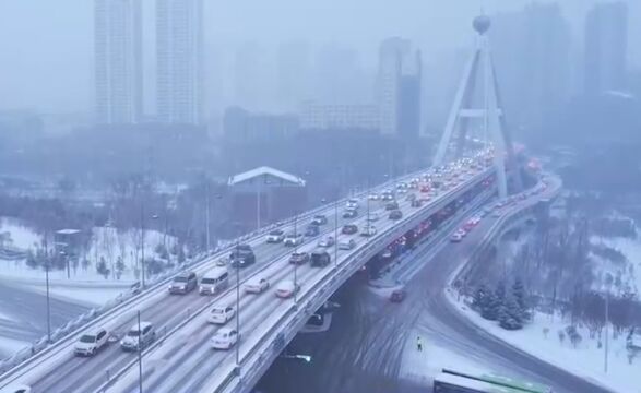 青海寒潮致大幅降温,局地最低温降至27℃