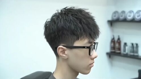 用烟花烫烫出流行的摩根效果，男生发型这样烫，帅气又有型_高清1080P在线观看平台_腾讯视频
