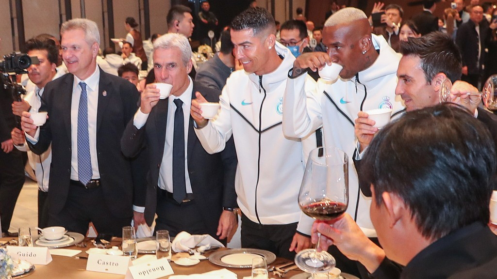 媒体爆料:c罗中国行主办方的晚宴安排,直播带货等操作让c罗不满