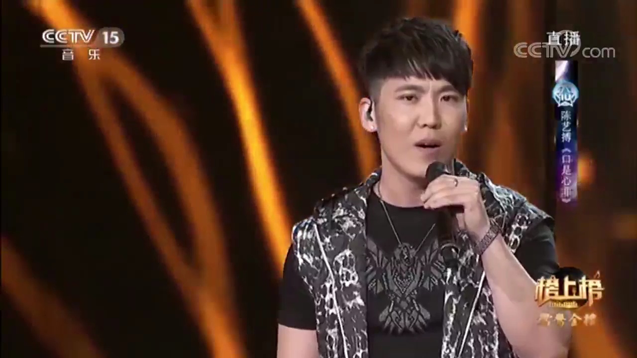 陈艺搏翻唱的《口是心非》,歌声深沉忧伤,让人反复琢磨