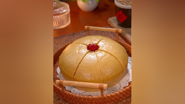 全程不用手沾面粉,用筷子撩一撩就能做的红糖马拉糕,蓬松香软,口感软