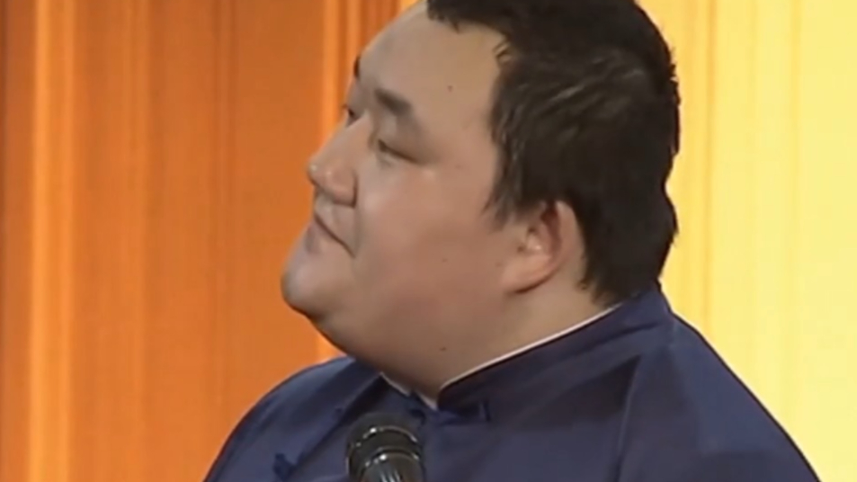 面对小健的问题,闫佳宝轻松应答,不料小健问题刁钻