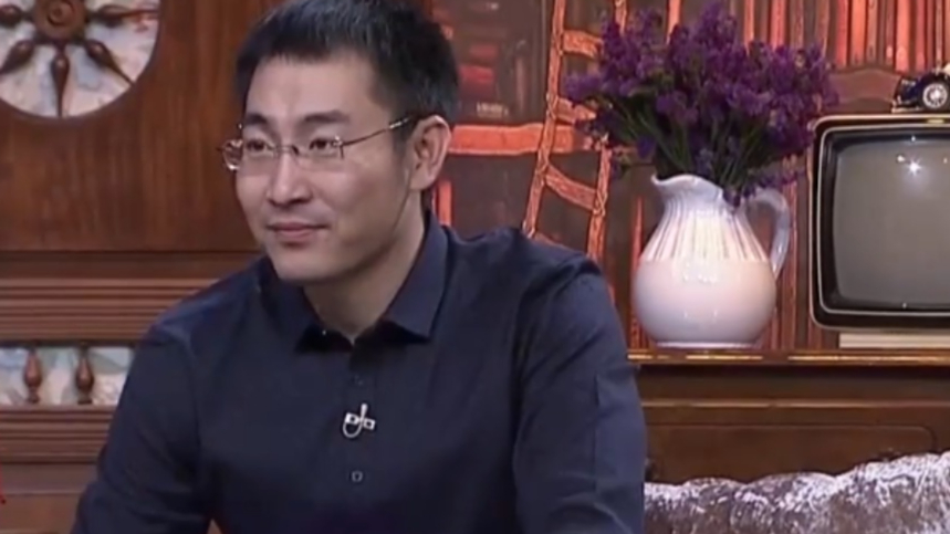 王文林儿时经常去天桥,偷看杂技表演,有次偷看惨被扣