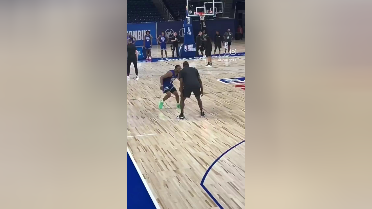 布朗尼试训中扣篮,势大力沉