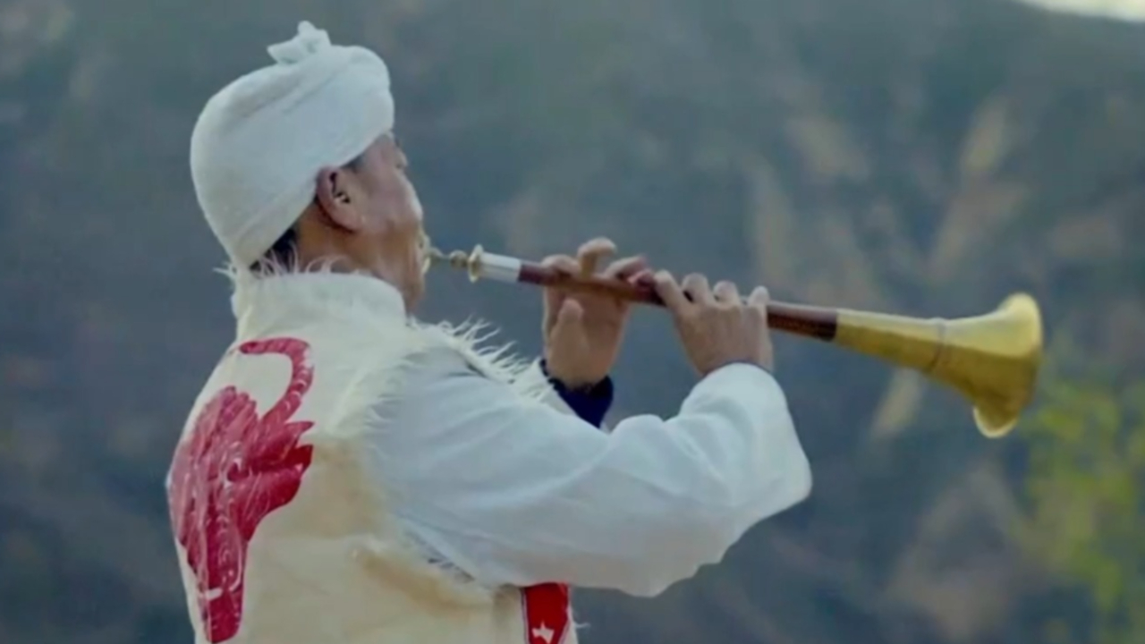 吹唢呐需要长期训练,唢呐的声音响亮,穿透力极强!