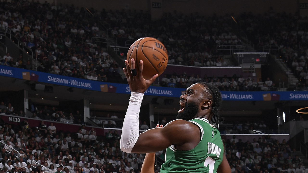 【原声】14日nba五佳球 东契奇精准制导空接暴扣 琼斯遮天大帽捍卫