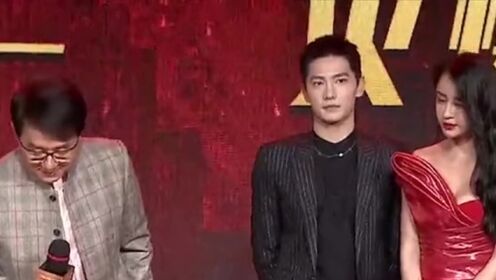 杨幂《谢谢你医生》曝路透 成龙杨洋电影首映礼上偷吃蛋糕_高光片段