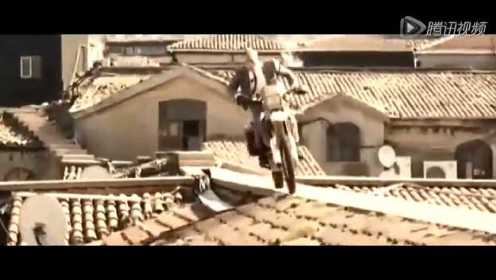 007天幕杀机震撼片段：屋顶飞车