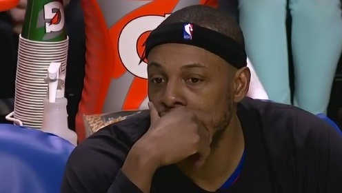 洛杉矶快船花絮永远的绿军队魂皮尔斯赛前深情亲吻北岸花园地板