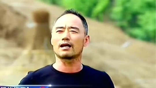 一曲《坚强的信仰》点燃全场 旭日阳刚