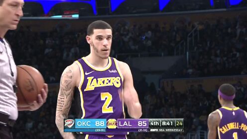 《NBA全场回放》【原声回放】雷霆vs湖人第4节 韦少连线乔治滑翔暴扣