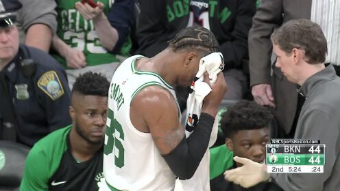 《NBA全场集锦》【受伤】绿军又一大将挂彩！斯玛特脸部被划破出血下场休息
